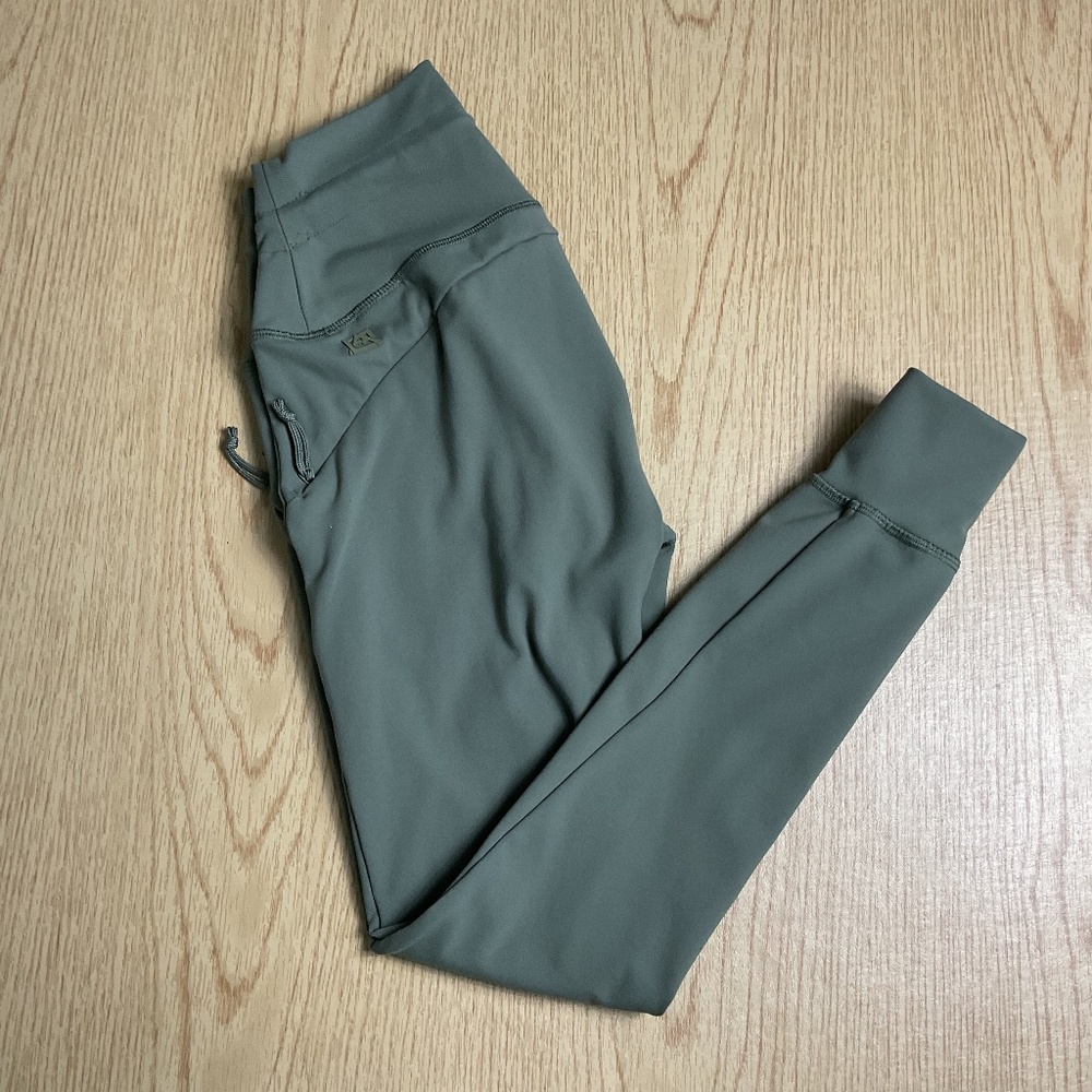 Avalanche Compression Leggings Size XS Army Green High Waist Capri Leggings